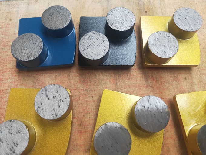 Floor abrasive plate